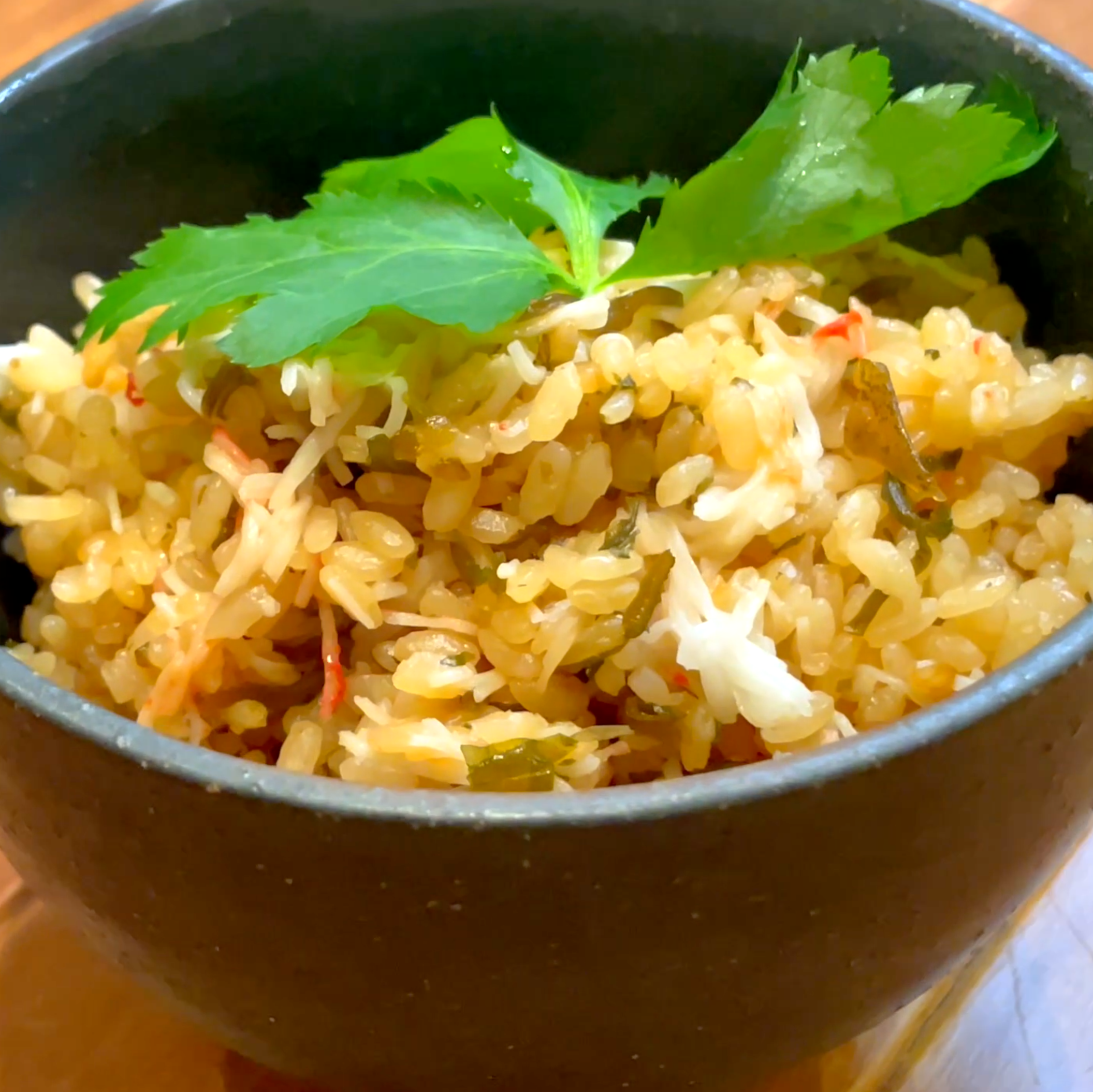 炊き上がりを混ぜて盛り付け終えた