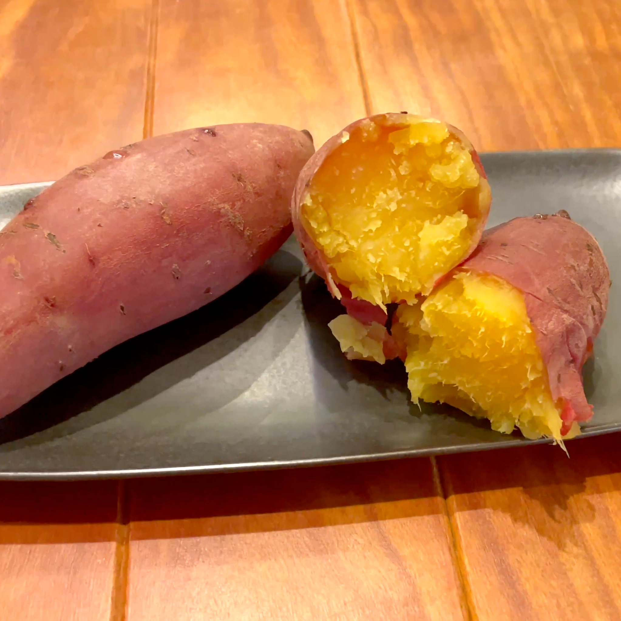 炊き上がったさつまいもの画像