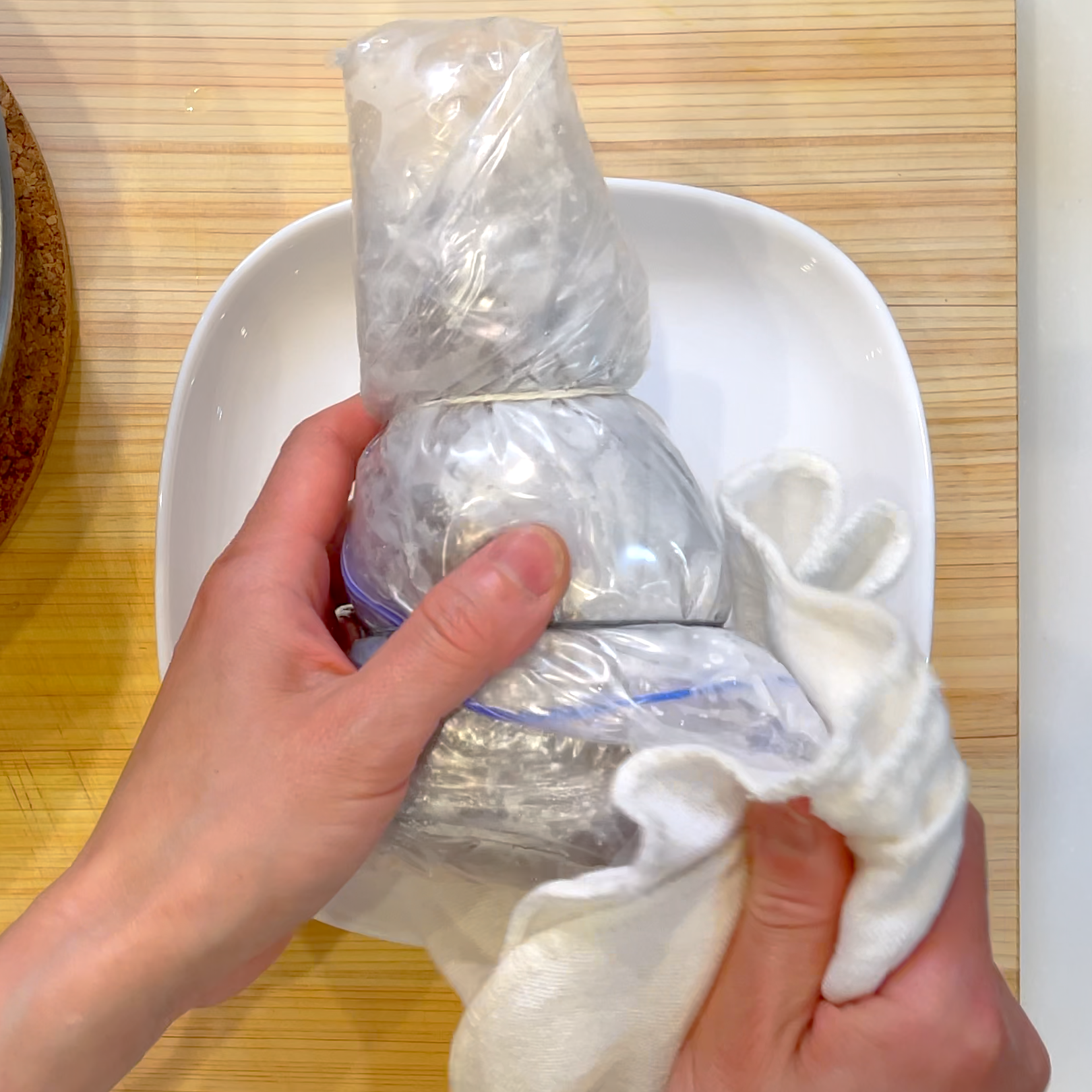 牛肉の粗熱を取る工程