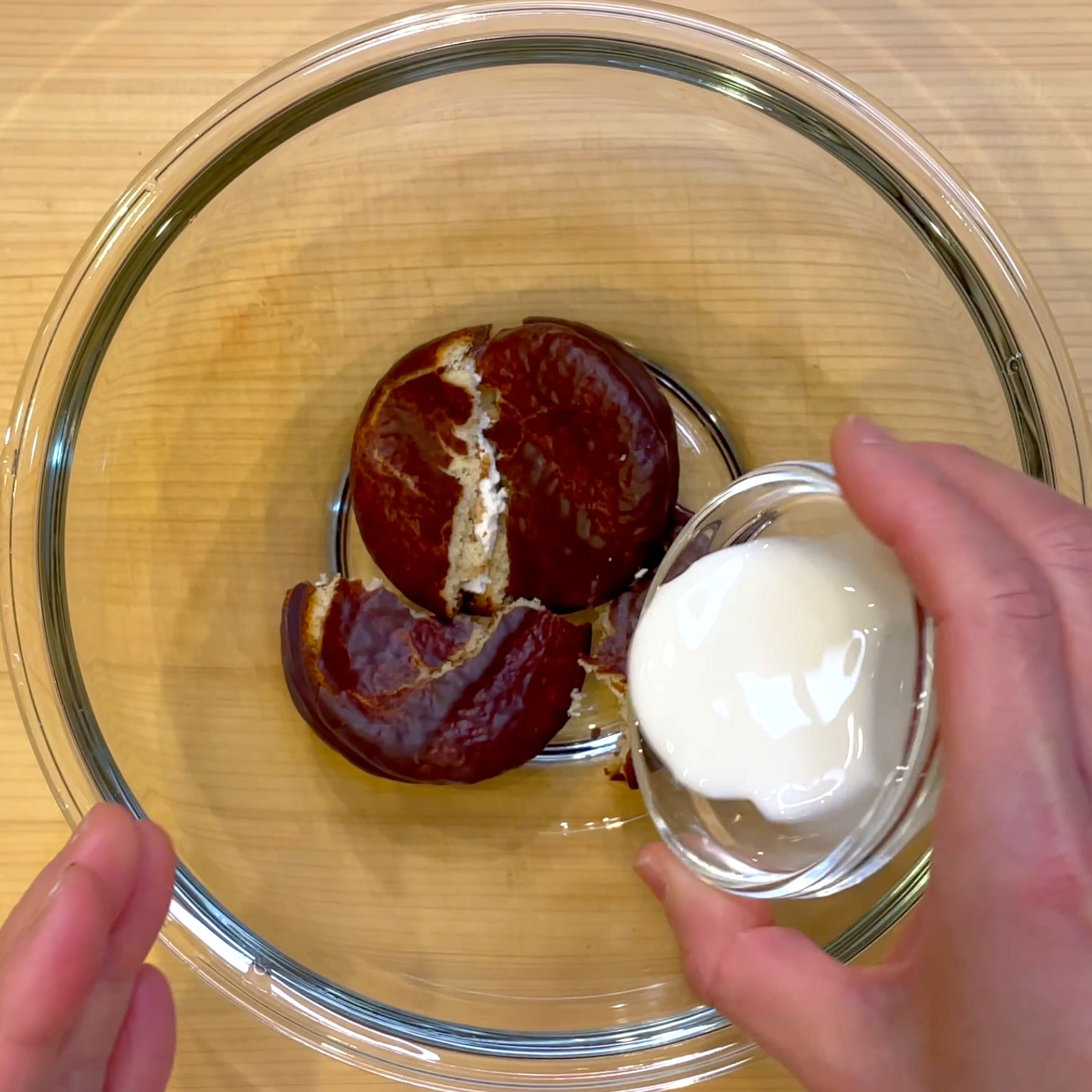 チョコパイと牛乳を加熱する工程