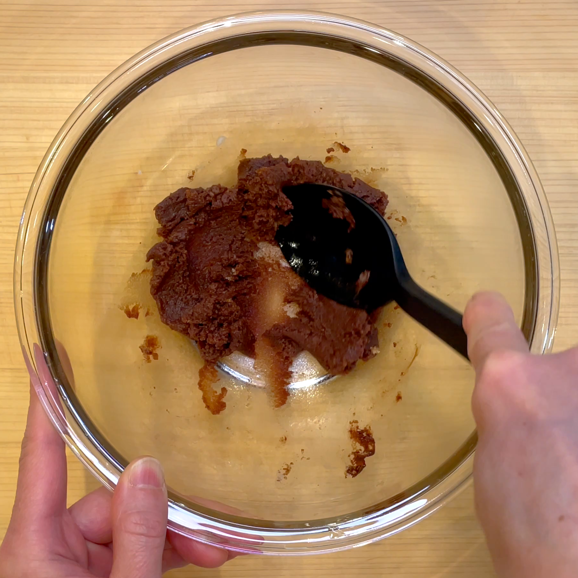 チョコパイをペースト状に練る工程