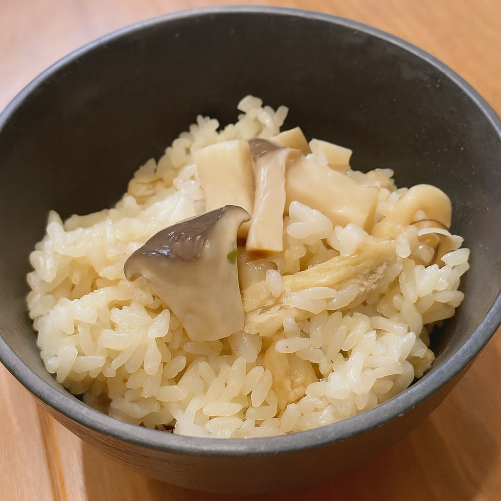 炊き上がったご飯を混ぜる完成工程