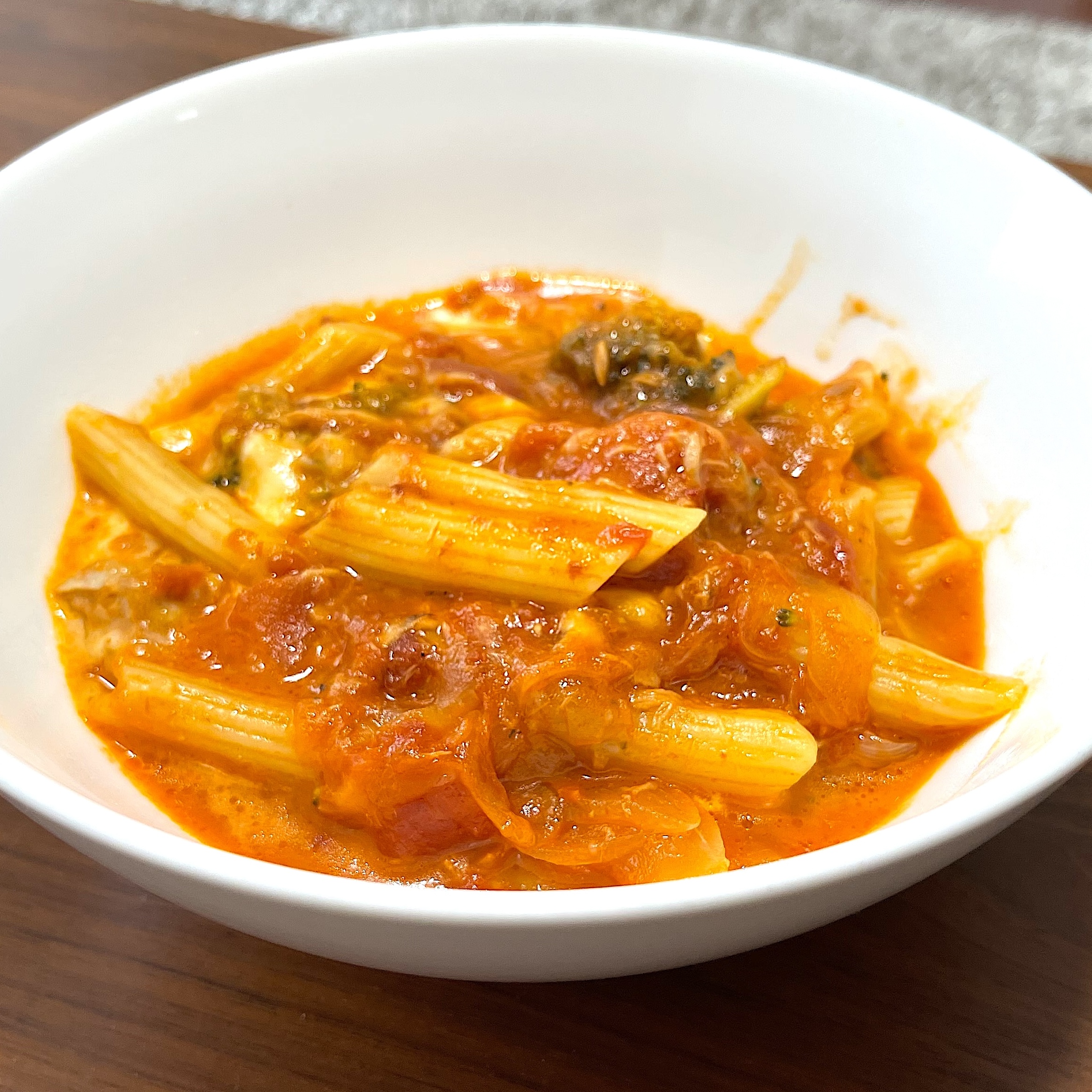 炊き上がったご飯を混ぜる完成工程