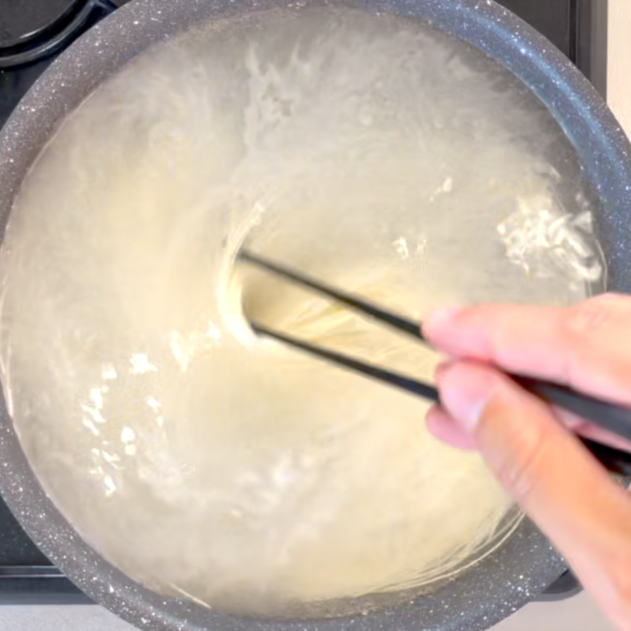 そうめんを入れて10秒加熱する工程