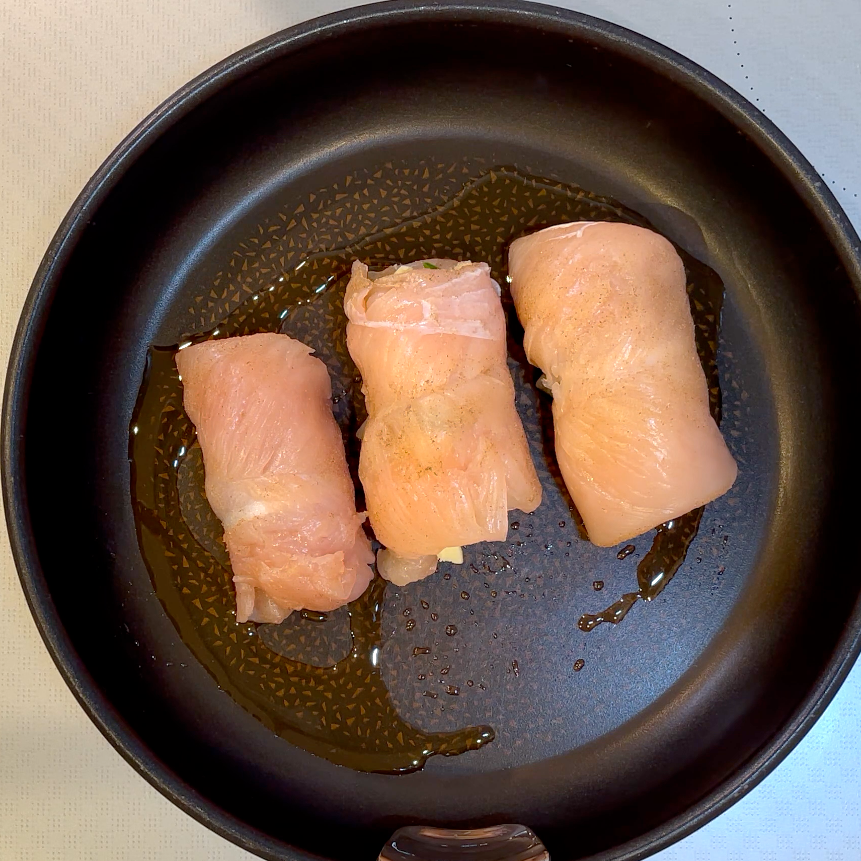 巻き終わりを下にして焼く工程