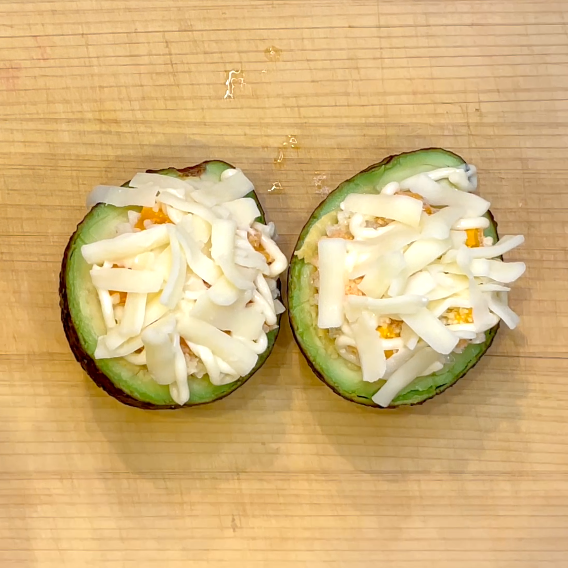 マヨネーズとシュレッドチーズをかけてトースターで焼く工程